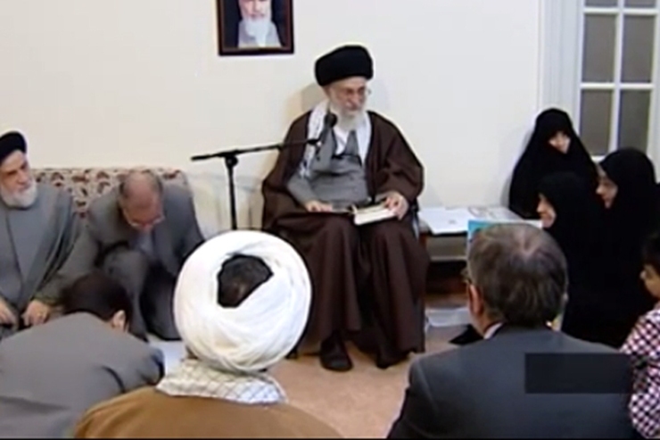 تصاویری از دیدار خانواده سردار شهید عبدالله اسکندری، شهید مدافع حرم با رهبر انقلاب و تقدیر ایشان از روحیه خانواده شهید منتشر شده است.