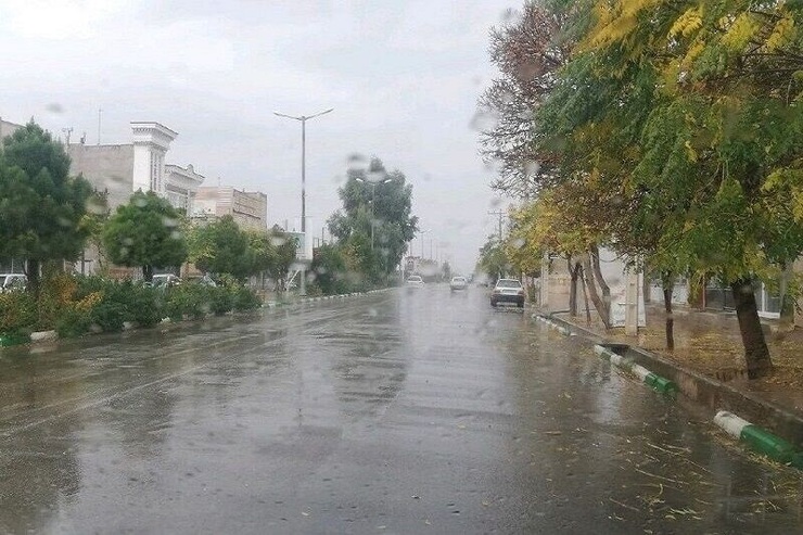 کارشناس پیش بینی اداره کل هواشناسی خراسان رضوی با اشاره به اینکه روند دمای هوا تا پایان هفته در کل استان به صورت کاهشی است، گفت: دمای هوای امروز مشهد در گرم‌ترین ساعات ۳۶ درجه و در خنکترین ساعات ۲۳ درجه خواهد بود.