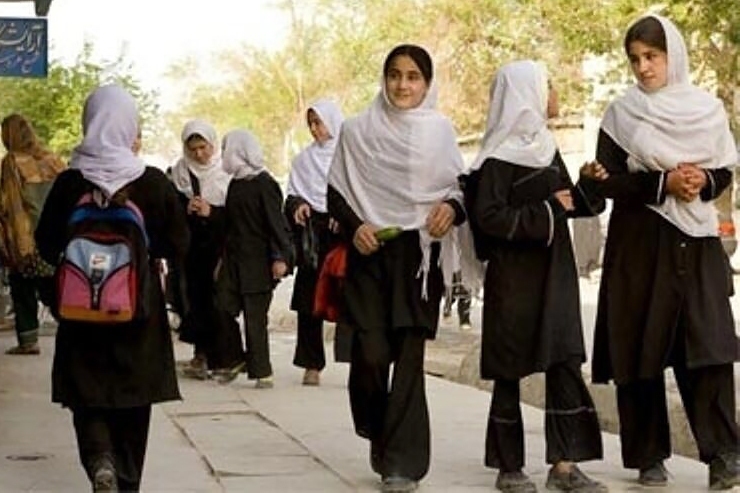 وزیر آموزش و پرورش حکومت سرپرست طالبان در اظهاراتی دلایل عدم بازگشایی مدارس دخترانه پس از قدرت گرفتن این گروه در افغانستان را تشریح کرد.