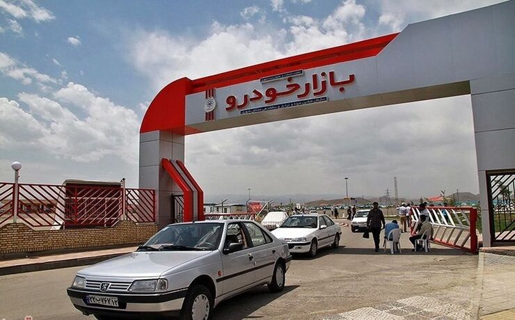 یک کارشناس بازار خودرو درباره وضعیت قیمت‌ها در بازار خودرو گفت: در چند سال گذشته بازار خودرو رفتاری خارج از عرف فصلی خود نشان داده است و برخلاف روند سالیانه، رکود و تنفس قیمتی در تابستان و حتی شب عید اتفاق افتاده است.