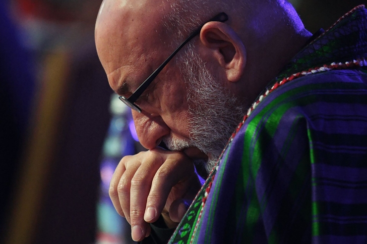 حامد کرزی، رئیس جمهور پیشین افغانستان در مصاحبه با رادیو عمومی ملی امریکا «ان‌پی‌آر» گفته است که طالبان مانع سفر وی به کشورهای خارج می‌شود.