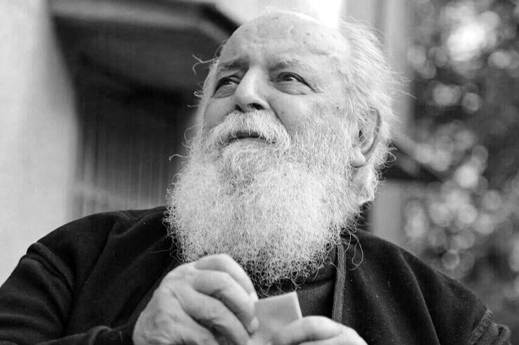 ابتهاج درطول ۷۶ سالی که از انتشار نخستین مجموعه‌شعرش، یعنی «نخستین نغمه‌ها»، می‌گذرد تا امروز که دیگر در میانمان نیست، همواره محبوب بوده و فراموش‌نشده است. دلیل یا دلایل این امر چیست؟ منظورم دلیل یا دلایلی است که ناظر به شعر او نباشد.