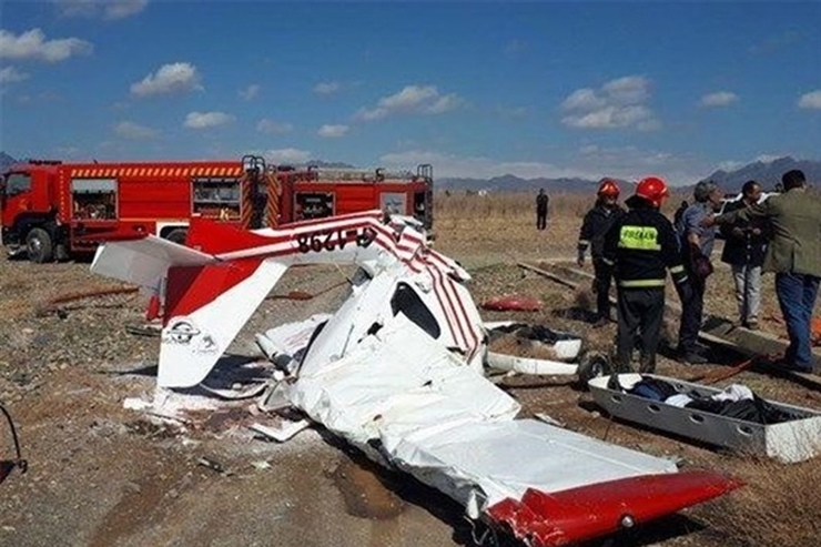 صبح امروز سقوط هواپیما فوق سبک در اطراف سد درودزن ۲ مصدوم برجای گذاشت