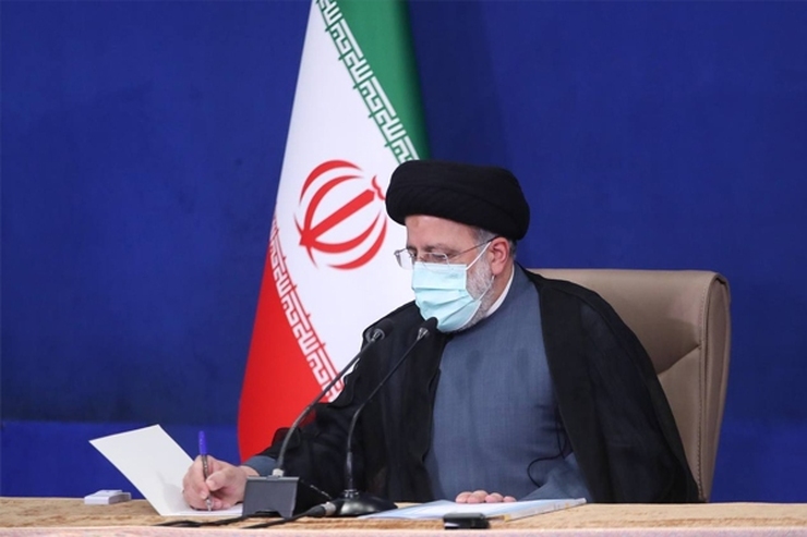 رئیس جمهور در پیامی درگذشت شاعر پرآوازه کشورمان، مرحوم امیر هوشنگ ابتهاج را به خانواده ایشان، جامعه فرهنگی و هنری و مردم ادب‌پرور ایران تسلیت گفت.