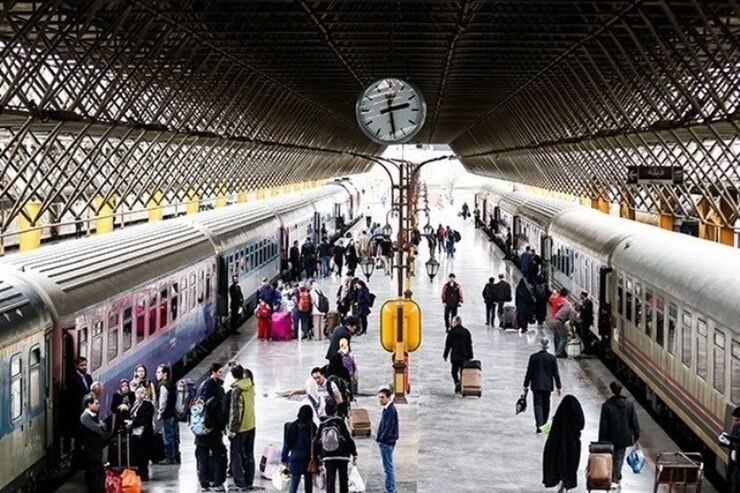 معاون وزیر راه و شهرسازی از پیش فروش بلیت سفر‌های اربعین در شهریورماه خبر داد.