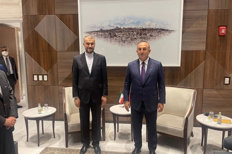 وزیر امور خارجه کشورمان گفت: ما پیام خود را از طریق اروپایی‌ها به آمریکا منتقل کرده‌ایم؛ امیدواریم طرف آمریکایی با نگاه واقع بینانه و عملگرایانه و پذیرش خواسته‌های برحق و قانونی ایران زمینه برای توافق پیرامون متن نهایی را فراهم آورد.
