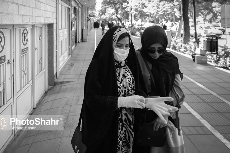 بعد از مدت‌ها آرامش کرونا، حالا زیروسویه‌های اُمیکرون در کشور غالب شدند، شناسایی موارد ابتلای روزانه کرونا چهار رقمی شده و فوتی‌های‌مان نیز از صفر و یک به روزانه ۲۰ و ۳۰ فوتی رسیده است؛ در چنین شرایطی باوجود هشدار متخصصان و مسئولان مبنی بر لزوم جدی گرفتن پروتکل‌ها، میزان رعایت شیوه‌نامه‌های بهداشتی به شدت کاهش یافته و حدود ۳۰ درصد رسیده است.