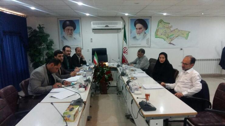 رئیس کمیسیون حقوقی شورای اسلامی شهر ایلام اظهار کرد: شوراهای اسلامی شهر به عنوان حکومت‌های محلی هستند که با شناخت موانع و مشکلات و همچنین ارائه راهکار برای آن‌ها به فعالیت می‌پردازند. ضمن اینکه با در نظر داشتن رکن دموکراسی و مشارکت مردم در سرنوشتشان، نقش حکومت‌های محلی را نیز ایفا می‌کنند.