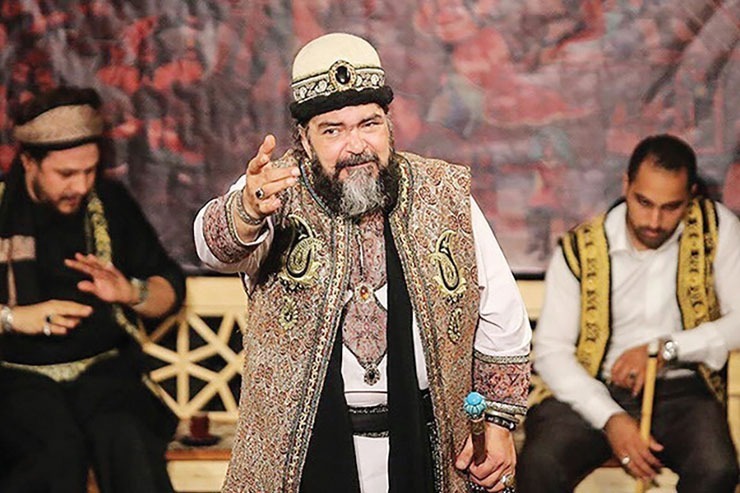 وقتی یک روحانی در مراسم عزای امام حسین (ع) سخنرانی می‌کند، خود نوعی نقالی است. همه ما ناخودآگاه هرروز نقلی را برای یکدیگر داریم، اما نقالی عاشورایی بسیار متفاوت و مغتنم است و فرهنگ عاشورایی تأثیر زیادی بر اجرای آن می‌گذارد.