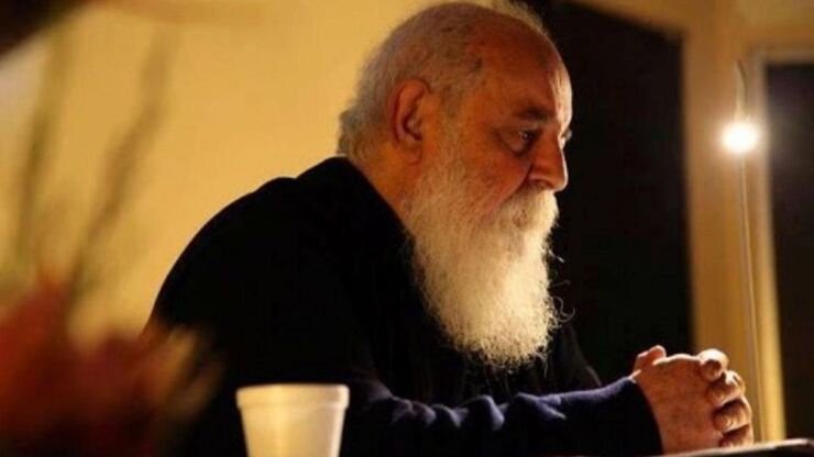 دختر امیر هوشنگ ابتهاج، یلدا، در اینستاگرام نوشت: بر اساس هماهنگی‌هایی که با ایران انجام شده است، مراسم تشییع پدرم از کنار درخت ارغوان انجام خواهد شد و از آنجا برای خاکسپاری به شهر رشت خواهیم رفت.