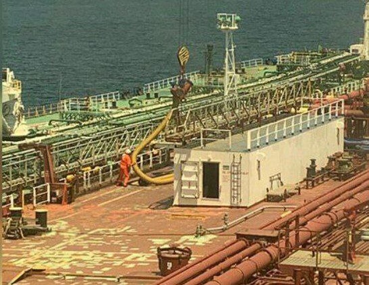 برخی منابع خبری از انتقال نفت ایران در یونان که پیشتر توسط آمریکا در سواحل این کشور توقیف شده بود، به یک نفتکش ایرانی خبر دادند.
