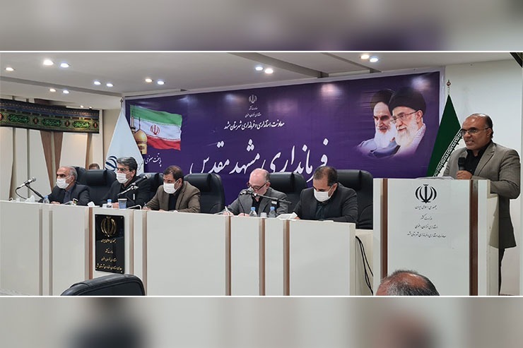بخش مرکزی مشهد با ۳ هزارو ۵۰۰ کیلومترمربع مساحت، شش دهستان و یک شهر دارد، اما به گفته بخشدار مرکزی مشهد، مشکلات و چالش‌های فراگیر در روستا‌های تابعه شهرستان تحت تأثیر نام بلندآوازه مشهدالرضا (ع) قرار گرفته است و رسیدگی شایانی به آن نمی‌شود، تا جایی که هنوز ۳۲ روستا در این بخش با تانکر آب رسانی می‌شود.