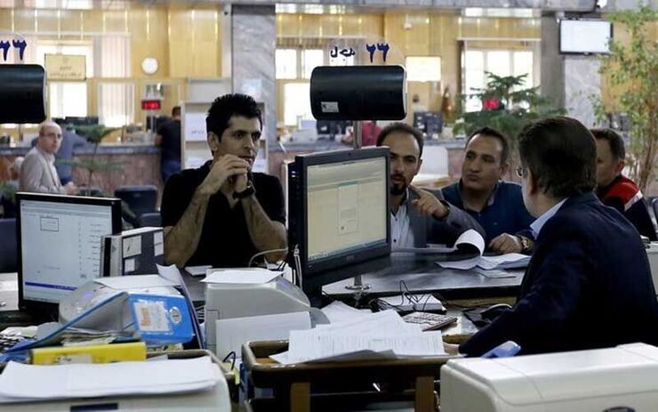 بانک مرکزی اعلام کرد: با بانک‌هایی که طی سالیان گذشته در موضوع بدهکاران کلان بیش از حد به افراد وام داده‌اند، برخورد می‌کند.