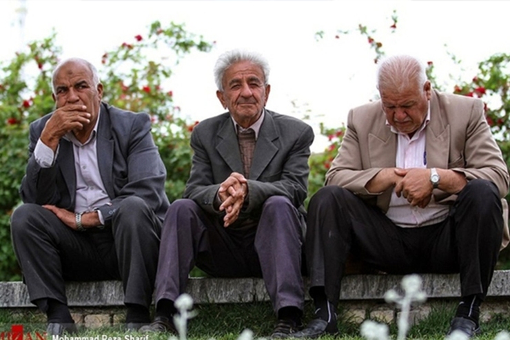 الگوی جدیدی از افزایش حقوق و مستمری کارمندان و بازنشستگان کشوری و لشکری در دولت بررسی خواهد شد.