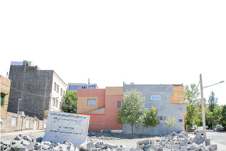 کمبود جای پارک، ترافیک، گیر کردن خودروها، بن بست کوچه‌ها و افزایش بی رویه واحد‌های تجاری و مسکونی بدون مجوز، تنها بخشی از مشکلات شهروندان ساکن در شهرک صابر، واقع در خیابان صیاد ۶۵ است که با صفحه صدای مردم مطرح کرده اند.