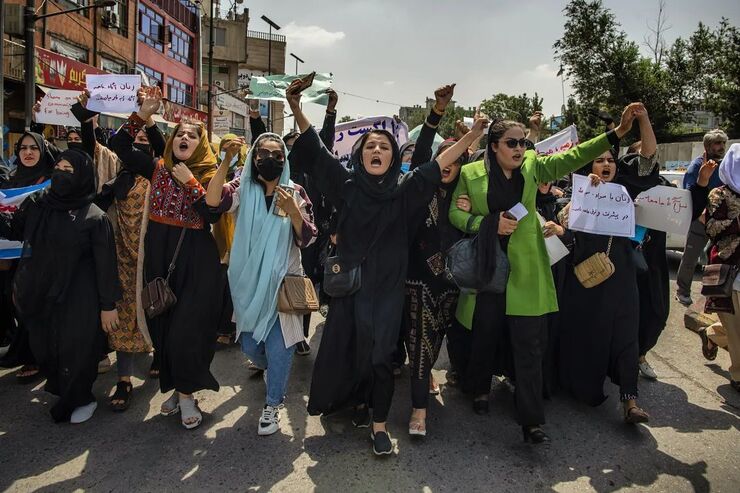 افغانستان سال‌ها است که شاهد تحولات گسترده امنیتی است. تحولاتی که نه تنها این کشور بلکه همسایگان، کشورهای منقطه و حتی جهان را متاثر می‌کند.
