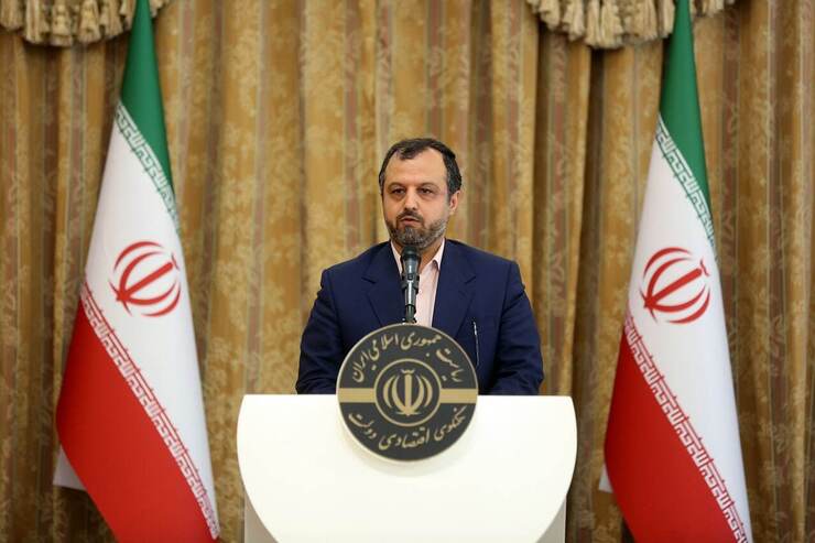وزیر اقتصاد با حمایت از عرضه خودرو در بورس کالا اظهار کرد: جریان‌های متعددی خوش نداشتند عرضه خودرو شفاف و رقابتی شود.