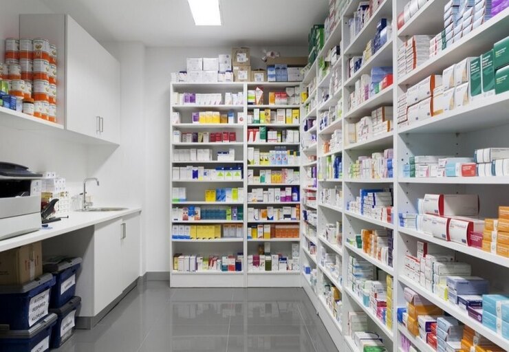  وزیر بهداشت با اشاره به اجرای طرح دارویار، گفت: با این طرح تا سه ماه آینده بسیاری کمبودهای دارویی کشور مرتفع می شود.