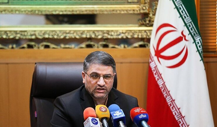 رییس سازمان پزشکی قانونی کشور با اشاره به ماجرای مرگ مشکوک قاضی منصوری در رومانی گفت: اگر انتظار این باشد که ما بگوییم قاضی منصوری خودکشی کرده، این حرف بی ربط و غیرکارشناسی است؛ ما شرح جسد را به قاضی پرونده منتقل می‌کنیم و قاضی با تحقیقات بین الملل و همکاری اینترپل و سایر ادله‌هایی که دارد، نظر نهایی را اعلام می‌کند.
