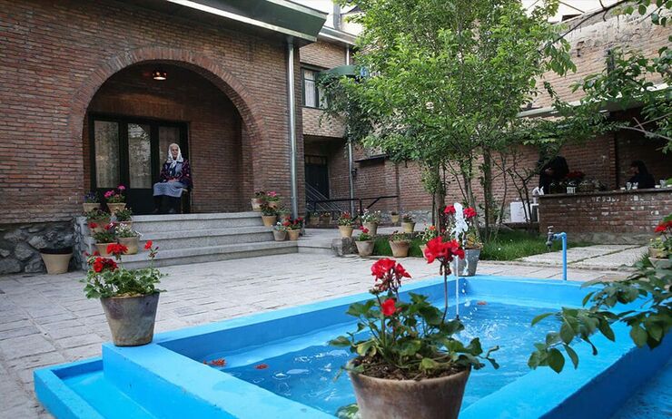 در حالی‌که پروژه‌ی جدید نرگس آبیار با نام «سووشون» درباره ساخت نخستین سریال او برای پخش از شبکه نمایش خانگی بود، به نظر می‌رسد این فیلمساز قصد دارد ابتدا فیلم سینمایی «سووشون» را روی پرده سینماها نمایش دهد.