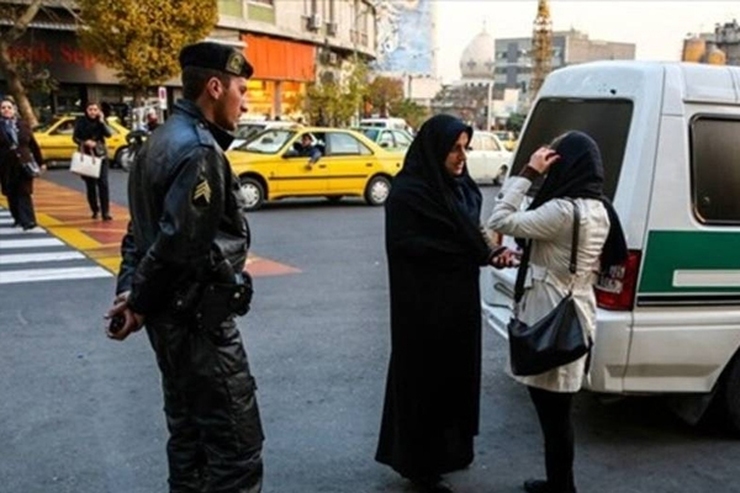 فرمانده انتظامی تهران بزرگ با اشاره به اینکه فرآیند رفتار کارکنان در بحث امنیت اخلاقی رصد و اصلاح می‌شود، گفت: موضوع مقابله با بی‌حجابی و بدحجابی موضوعی فرهنگی است که لازم است سایر سازمان ها و نهادهای متولی در این زمینه پای کار بیایند.