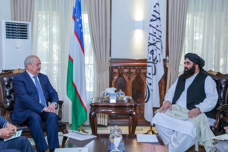امیرخان متقی وزیر خارجه حکومت سرپرست طالبان در دیدار با ضمیر کابلوف در مورد طرح‌های زیربنایی افغانستان و ازبکستان گفت‌وگو کرد.