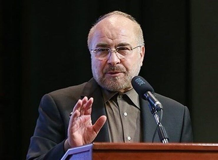 رئیس مجلس در دهمین اجلاس رایزنان فرهنگی جمهوری اسلامی ایران، ضمن تاکید بر آلوده‌بودن اقتصاد ایران به ربا گفت: مجلس به این سمت می‌رود که در روزهای آینده تغییر قانون بانک مرکزی را کلید بزند.