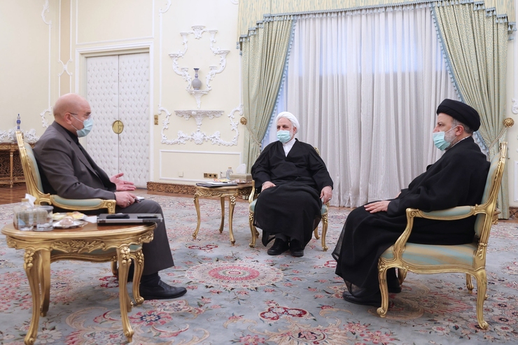 سران سه‌قوه بر هماهنگی و تعامل حداکثری همه ارکان کشور برای تثبیت و تسریع روند بازسازی و ارتقای اقتصاد ملی تاکید کردند.