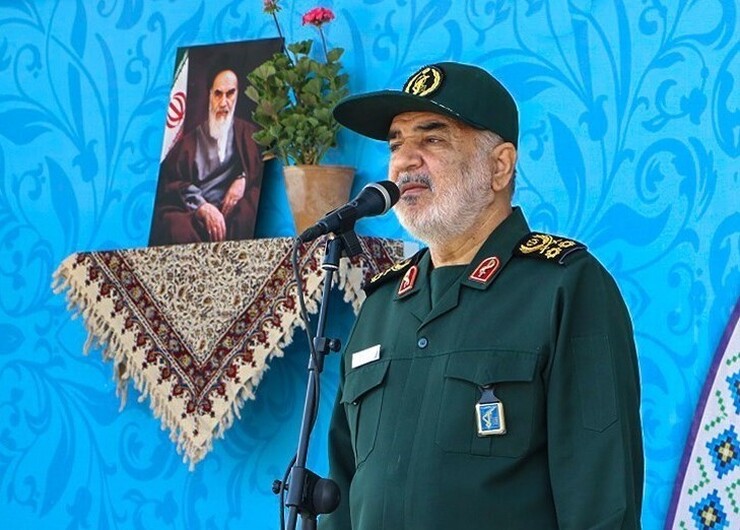 فرمانده‌کل سپاه با بیان اینکه دشمن همه ابزار‌های به تسلیم کشیدن ما را اعمال کرده است، گفت: خطرناک‌ترین راهبرد دشمن و ویران‌گرترین تهدیدی که انتخاب کرده حمله به قلب‌ها و ذهن‌هاست.