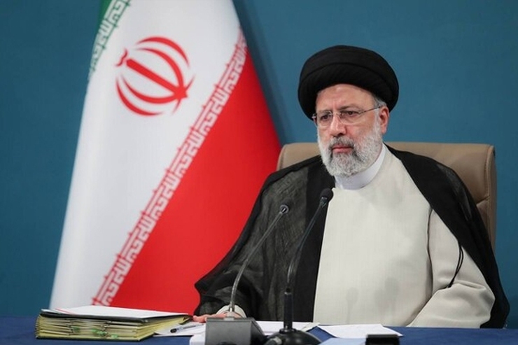 رئیس جمهور گفت: تمام کسانی که تخلف آنها در فولاد مبارکه محرز شده از کار برکنار شوند و به تخلفات آنها برابر ضوابط و مقررات در مراجع صالح رسیدگی شود.