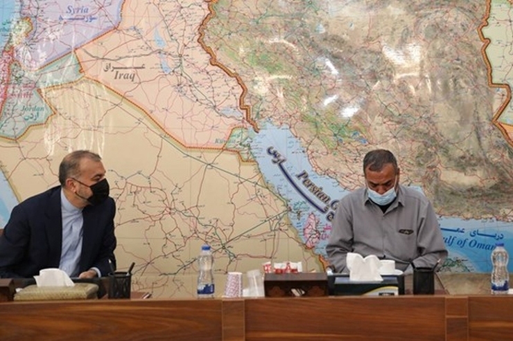 وزیر امور خارجه در دیداربا خانواده حاجی ایرانی بازداشت شده در عربستان سعودی گفت: وزارت امور خارجه از هیچ تلاشی برای آزادی اتباع خود فروگذار نخواهد کرد.