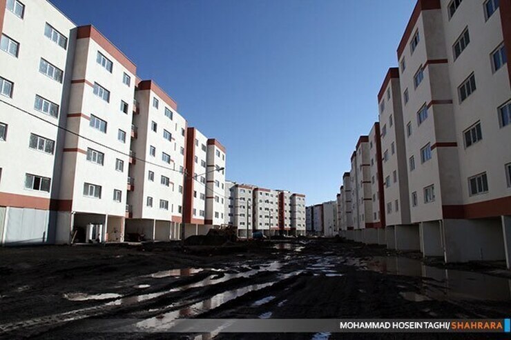 مدیرعامل بانک مسکن درباره شرایط پرداخت سقف وام ۴۵۰ میلیون تومانی ساخت واحد‌های نهضت ملی مسکن گفت: وقتی مبلغ تسهیلات ساخت مسکن افزایش می‌یابد، چنانچه هزینه‌های باقی‌مانده با افزایش مبلغ تطبیق داشته باشد، می‌توان قرارداد را منعقد و مکمل را پرداخت کرد.