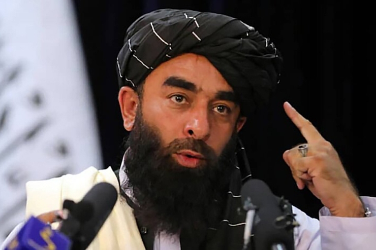 ذبیح‌الله مجاهد، سخنگوی گروه طالبان، که از یک سال پیش تاکنون معاونت انتشاراتی وزارت اطلاعات و فرهنگ طالبان را نیز بر عهده داشت، از این مسند برکنار شد، اما به سخنگویی طالبان همچنان ادامه خواهد داد.