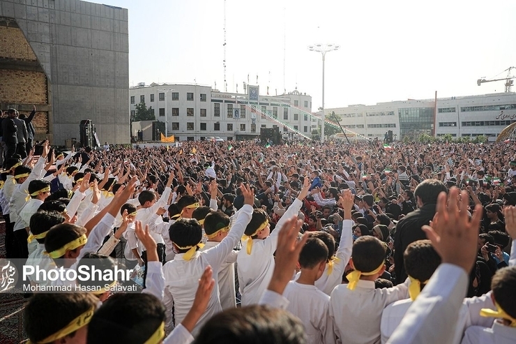 «سلام فرمانده» که به زبان دری افغان از سوی اتباع شیعه شهرستان یزد قرائت و به همت گروه رسانه اداره تبلیغات اسلامی یزد و همکاری گروه سرود شمیم آسمان اردکان تهیه شده است.