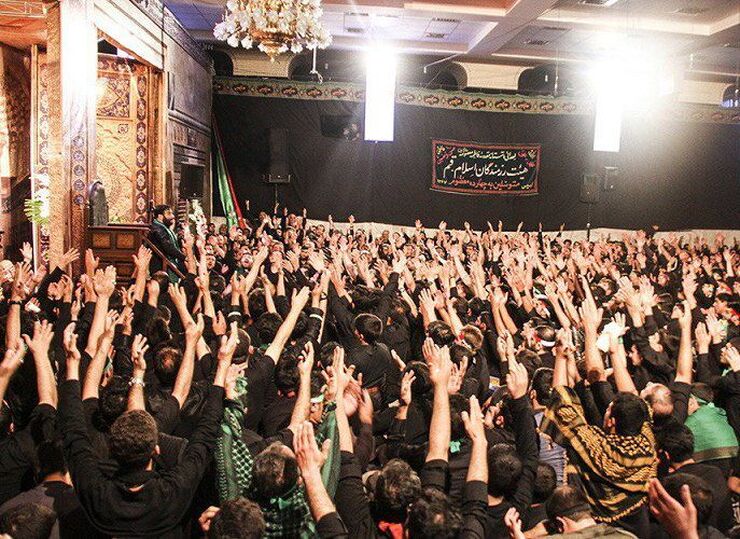 براساس پروتکل‌های تصویب شده برگزاری مراسم محرم در فضای سربسته به هیچ عنوان مطرح نیست و فقط در فضاهای باز باید برگزار شود.