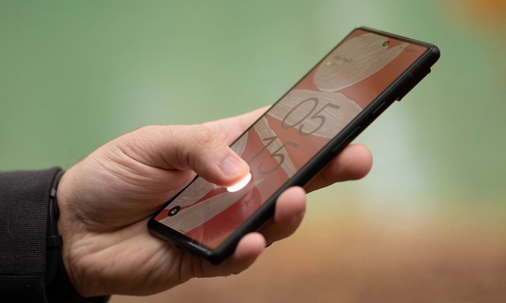 گوگل پیکسل ۶‌ای – Google Pixel ۶a با مشکل امنیتی خطرناکی مواجه شده است؛ با هر اثر انگشتی می‌توان قفل این گوشی اندرویدی را باز کرد!