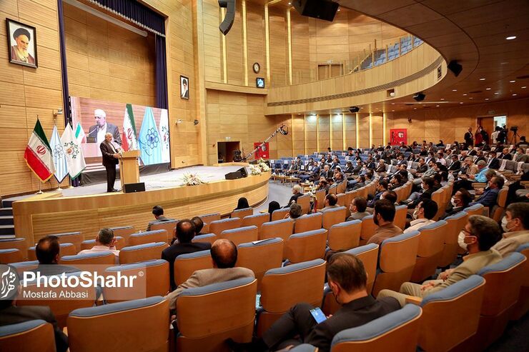 آیین اختتامیه نشست تخصصی روسای کمیسیون‌های حقوقی شوراهای اسلامی و مدیران حقوقی شهرداری‌های مراکز استان‌ها، عصر روز پنجشنبه به میزبانی صحن علنی شورای اسلامی شهر مشهد و با حضور پرویز سروری، رئیس شورای عالی استان‌ها، حسین عبدالیان پور رئیس کانون وکلای قوه قضاییه و جمعی از کارشناسان حقوق شهری برگزار شد.