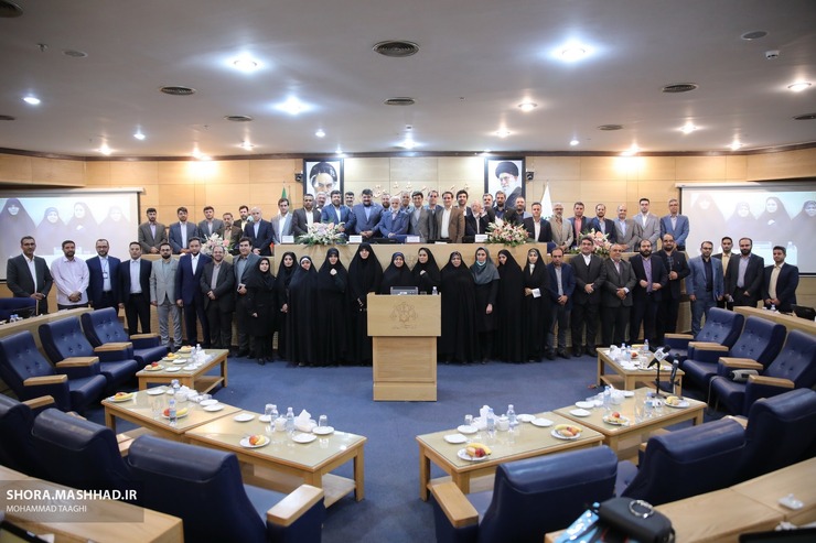 سرپرست اداره کل حقوقی شهرداری مشهد در آیین اختتامیه نخستین نشست روسای کمیسیون‌های حقوقی شورا‌های اسلامی و مدیران حقوقی شهرداری‌های مراکز استان‌ها به جمع‌بندی و مرور مصوبات پانزده‌گانه این نشست دوروزه پرداخت.