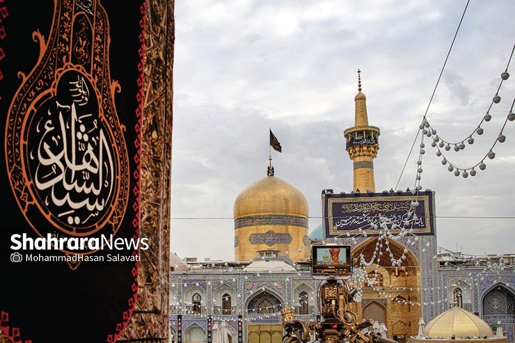 تا نزدیک محرم می‎ شود، مشتری‌ها وقتی وارد مغازه می‌شوند و مستقیم سراغ لباس مشکی را می‌گیرند یا از طرح‌های موجود رنگ سیاهش را تقاضا می‌کنند؛ به همین دلیل فروش لباس مشکی در ایام نزدیک به ماه محرم و حتی تا پایان ماه صفر، بسیار بیشتر است و برکت دارد.