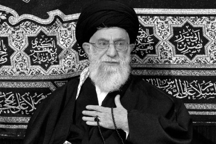 مقام معظم رهبری در موقعیت‌های مختلف درباره قیام امام حسین، پیام‌ها و درس‌ها و اهمیت بزرگداشت این واقعه سخن گفته‌اند. در ادامه برخی از بیانات ایشان را می‌خوانید.