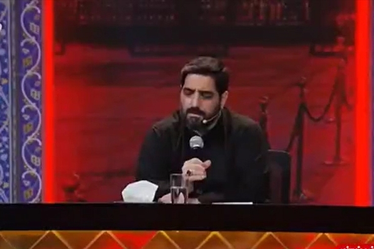 همخوانی حاج سید مجید بنی فاطمه با یک خیاط و مداح اهل بیت در شب اول محرم در تلویزیون را تماشا میکنید.