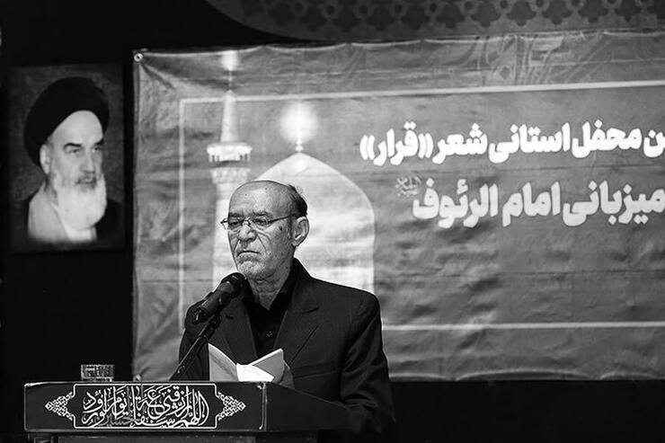 محمدجواد غفورزاده متخلص به شفق، از شاعران پیش کسوت آیینی سرای خراسانی است که  در  حوزه عاشورا نیز آثار متعددی دارد. دو کتاب «ستایشگران خورشید» و «رستاخیز لاله ها» درباره عاشورا از آثار اوست.