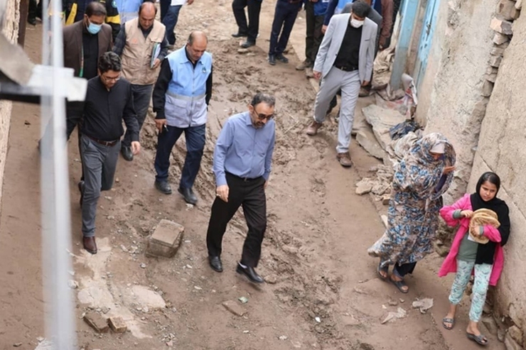 یعقوبعلی نظری بهمراه معاون هماهنگی امور عمرانی استانداری با حضوردر شهرستان کلات از روند خدمات رسانی و میزان خسارت سیل روز گذشته دراین شهرستان بازدیدکرد.