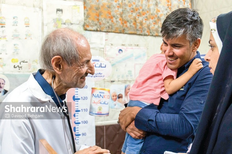 درحالی که همه پزشکان این شهر در گروه کسانی نیستند که خودرو‌های میلیاردی و مطب‌های شلوغشان ما را شگفت زده می‌کند. اما در میان چندهزارنفر پزشک عده‌ای هم در این شهر دغدغه نیازمندان را در سر دارند. اردو‌های جهادی می‌روند و گاه همان درآمد اندک خود را هم خرج بیمارانشان می‌کنند.