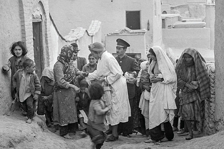 یک روز پس از شروع جنگ جهانی دوم محمود جم، نخست وزیر ایران، طی اطلاعیه‌ای بی طرفی ایران را اعلام کرد اما این بیانیه رسمی تأثیری در عزم دولت‌های متجاوز نداشت و آن‌ها دو سال پس از آغاز جنگ در شهریور ۱۳۲۰  به خاک ایران تجاوز کردند.