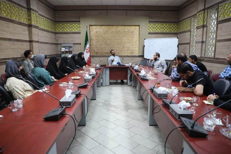 کارگاه آموزشی «واکاوی رمز و رموز ماندگاری شعر» با حضور میلاد عرفان‌پور، شاعر جوان و مدیر مرکز موسیقی حوزه هنری کشور، ظهر امروز ۱۱شهریور در حوزه هنری خراسان رضوی در مشهد برگزار شد.