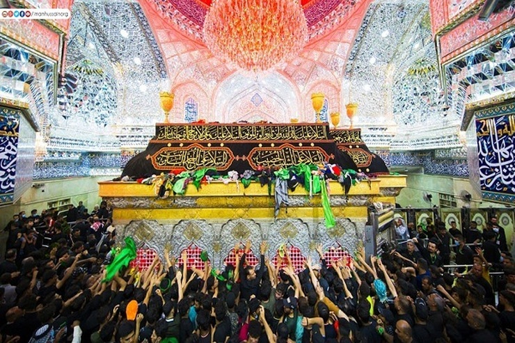 حرم امام حسین (ع) میعادگاه دلباختگانی است که همه‌ساله برای زیارت سیدالشهدا و برادر رشیدش، ابوالفضل العباس، سختی راه را به جان می‌خرند و به کربلا می‌آیند.