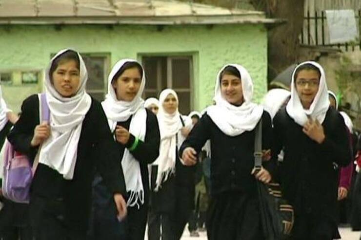 آنتونیو گوترش گفته است که دختران در افغانستان همچنان از درس محروم هستند و این مسأله به کل کشور افغانستان آسیب می‌رساند.