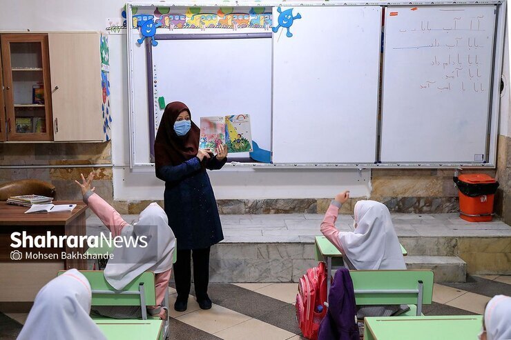 رئیس سازمان مدارس و مراکزغیردولتی گفت: در طرح مهرآفرین همه معلمان شامل طرح رتبه بندی خواهند شد فقط نیازمند شرکت درآزمونی هستند که آموزش و پرورش تا اوایل مهرماه برگزار خواهد کرد.