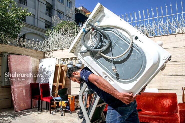 طبق آخرین آمار جمعیتی از مناطق مختلف شهر، حدود ۵۵.۵ درصد خانواده‌های مشهدی مستأجر هستند یا به عبارتی ۴۴.۵ درصد مالک واحد مسکونی‌ای هستند که در آن زندگی می‌کنند و بدیهی است که این یعنی کفه ترازوی اجاره نشینی از مالک نشینی در مشهد سنگین‌تر است.